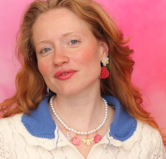 boucles d'oreilles jolie fraise et collier charm's cottage